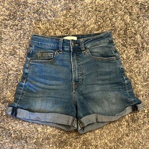 Blue stretchy high waisted cuffed denim shorts